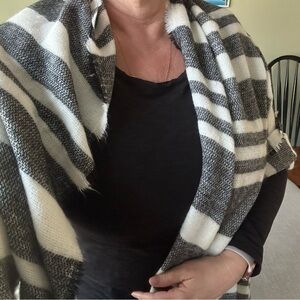 Ladies over the shoulder wrap